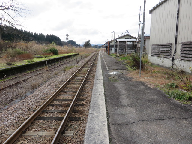 越後岩沢駅のホームです。